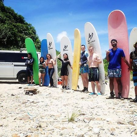 Tropical Surf House Okinawa Hotel อนนะ ภายนอก รูปภาพ