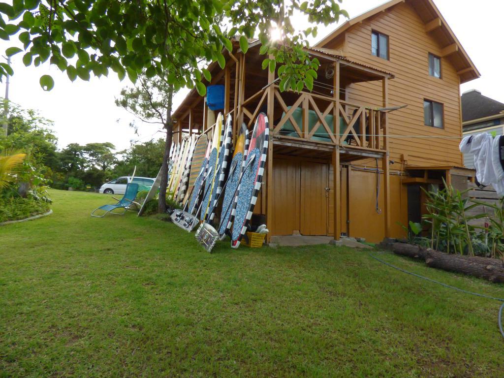Tropical Surf House Okinawa Hotel อนนะ ภายนอก รูปภาพ