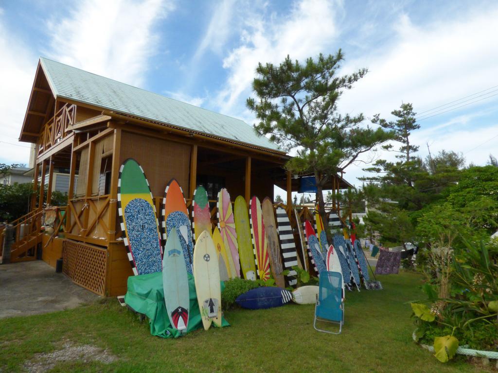 Tropical Surf House Okinawa Hotel อนนะ ภายนอก รูปภาพ