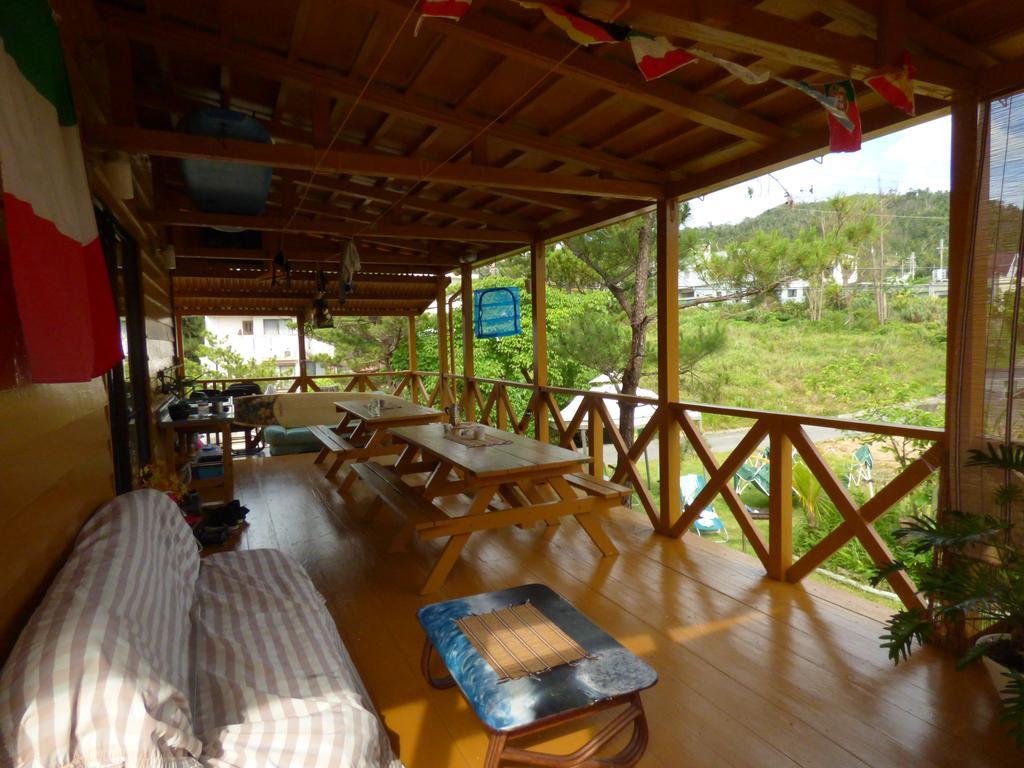 Tropical Surf House Okinawa Hotel อนนะ ภายนอก รูปภาพ