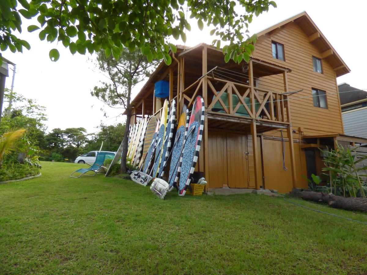 Tropical Surf House Okinawa Hotel อนนะ ภายนอก รูปภาพ