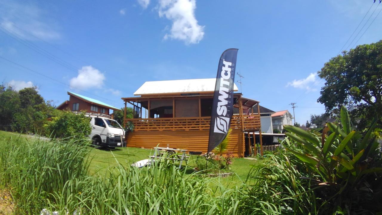 Tropical Surf House Okinawa Hotel อนนะ ภายนอก รูปภาพ